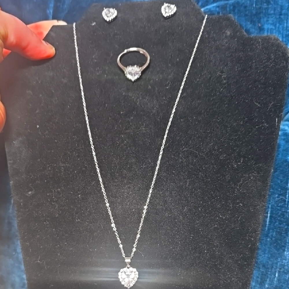 Elegant .925 Silver Heart Jewelry Set 18in chain